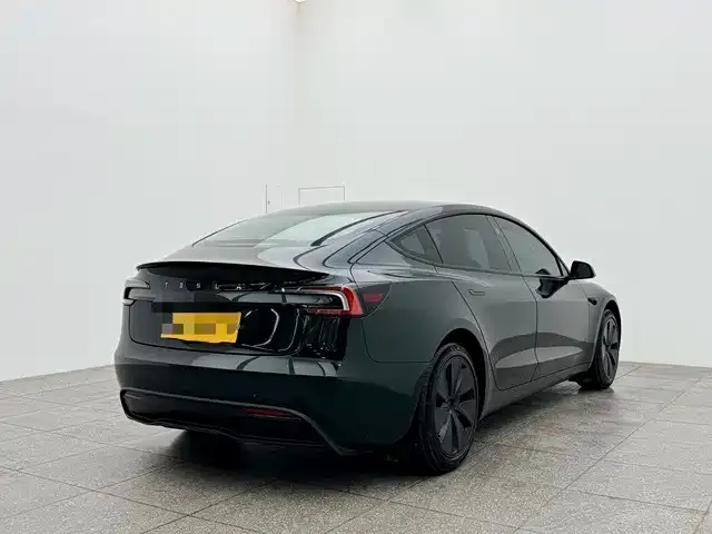 Tesla Model 3 — фото 10