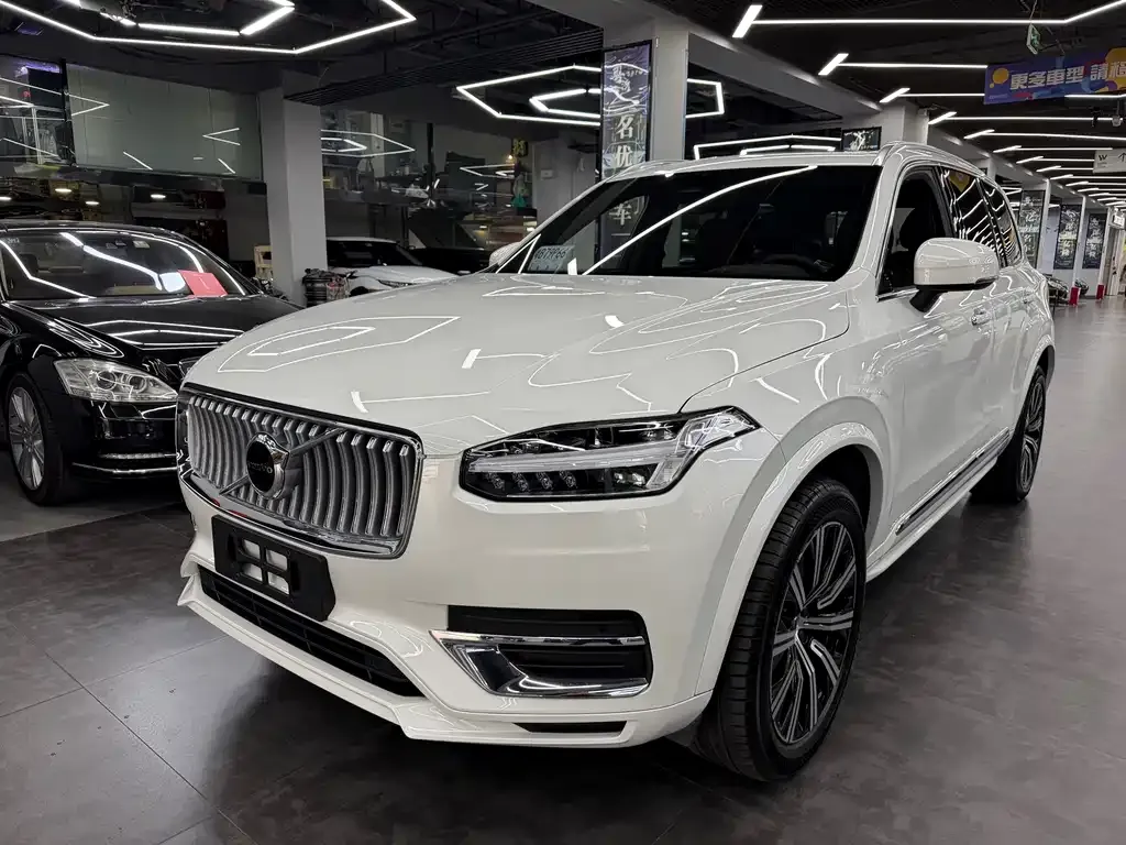 Volvo XC90 — фото 1