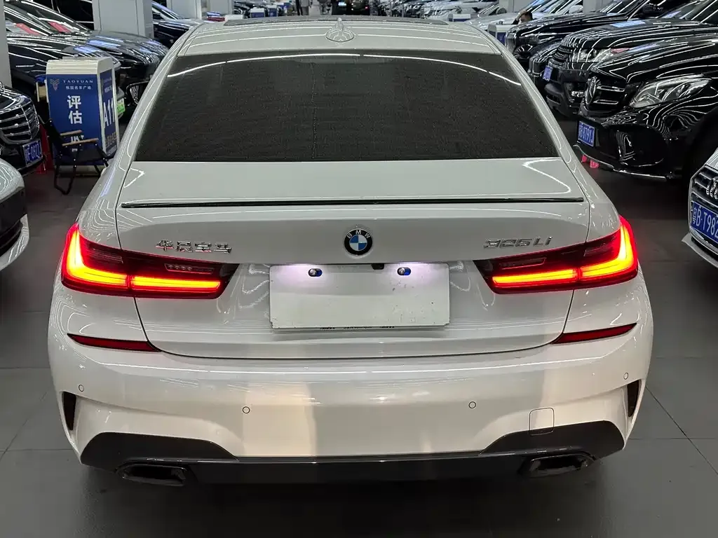 BMW 3 Series 2022 из CN, фото 2