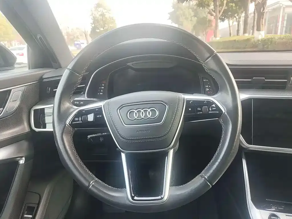 Audi A6L — фото 2