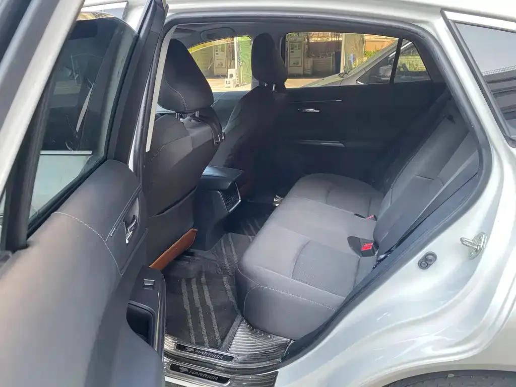 Toyota Harrier 2023 из CN, фото 2