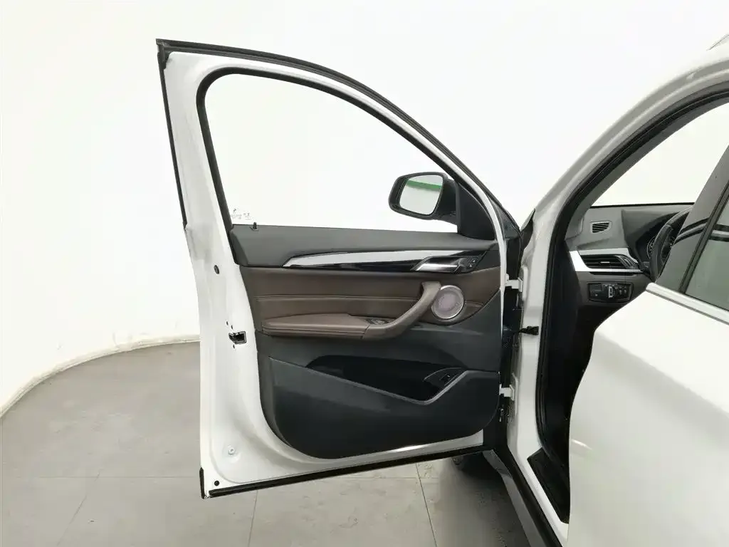 BMW X1 2021 из CN, фото 3