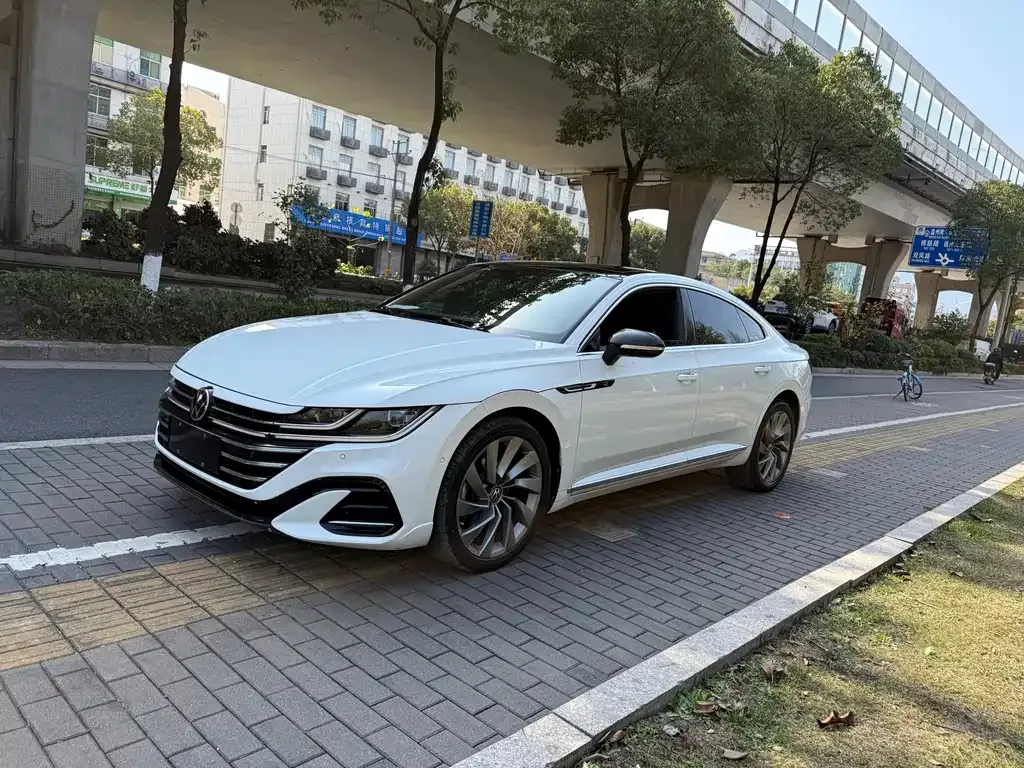 Volkswagen CC 2023 из CN, фото 1