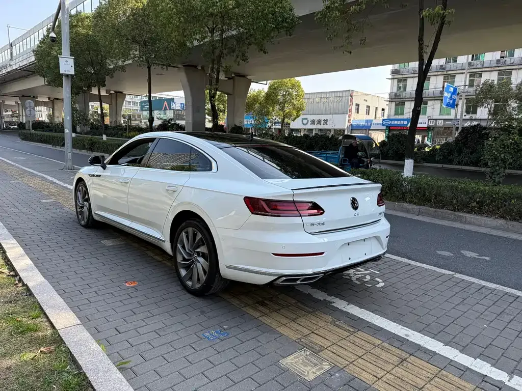 Volkswagen CC 2023 из CN, фото 9