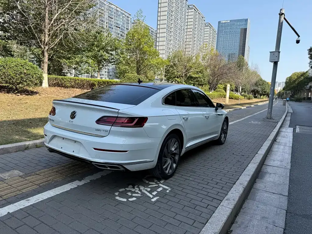 Volkswagen CC 2023 из CN, фото 10