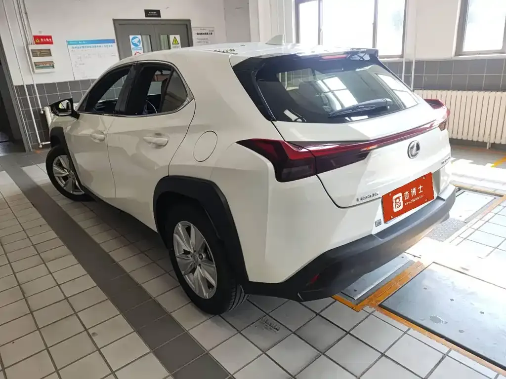 Lexus UX — фото 5