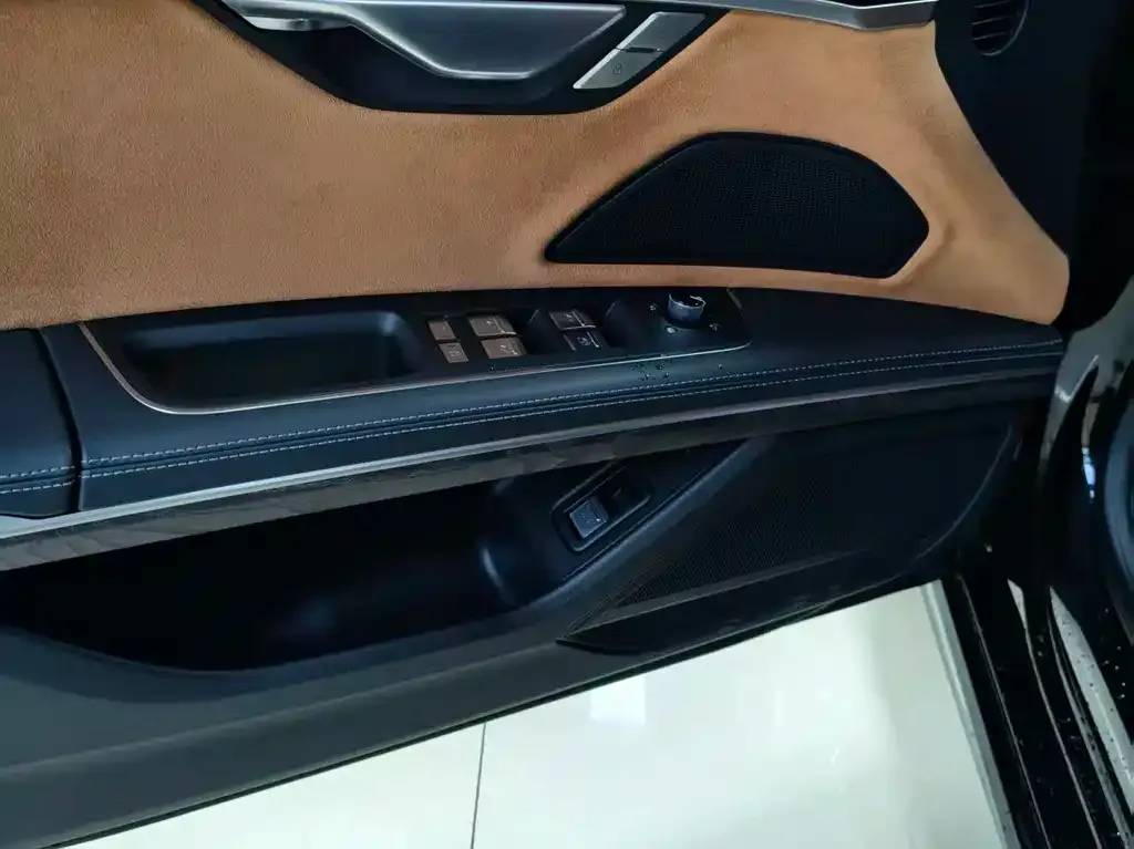 Audi A8 2023 из CN, фото 2