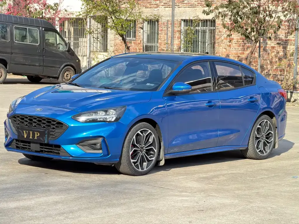 Ford Focus 2022 из CN, фото 1