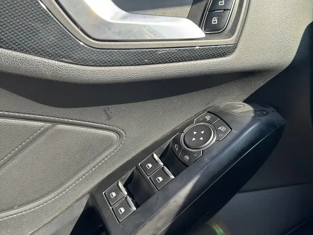 Ford Focus 2022 из CN, фото 8
