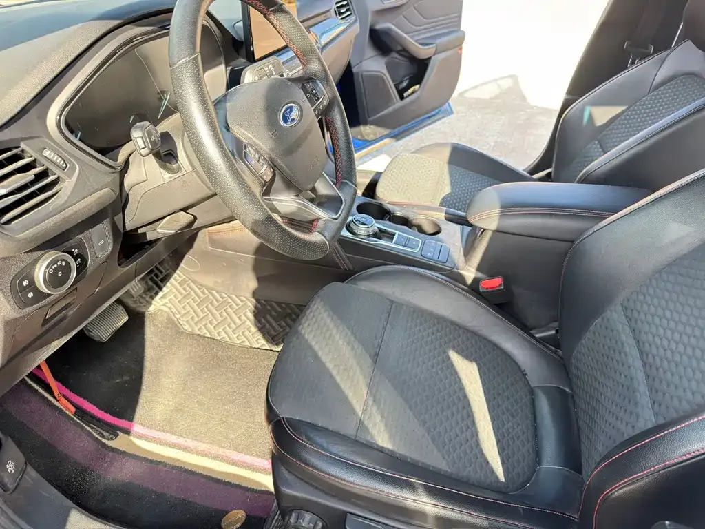 Ford Focus 2022 из CN, фото 4