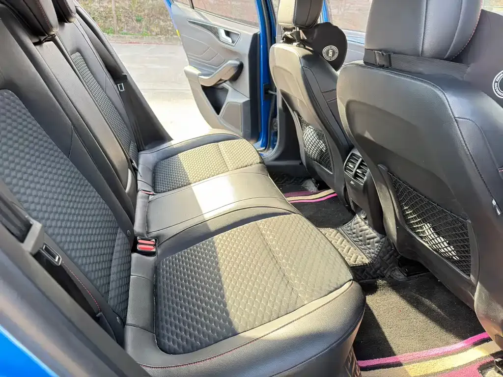 Ford Focus 2022 из CN, фото 5