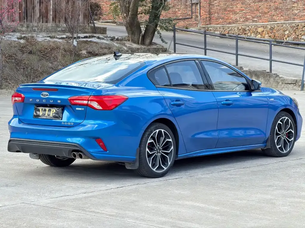 Ford Focus 2022 из CN, фото 9