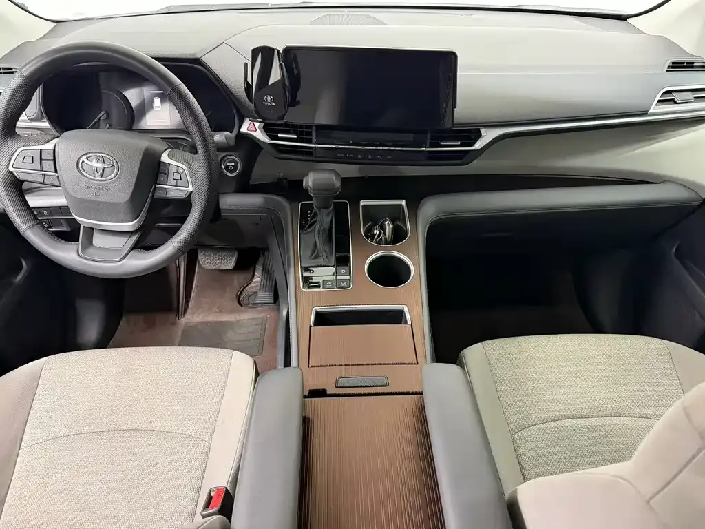 Toyota Sienna 2024 из CN, фото 9
