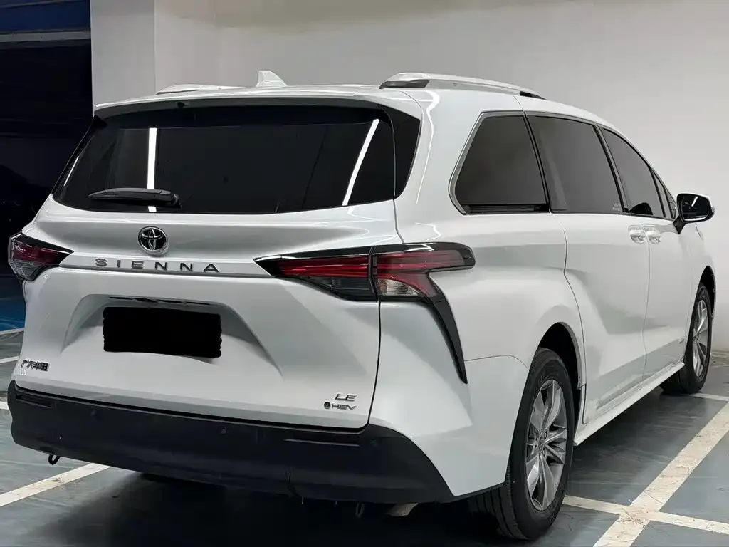 Toyota Sienna 2024 из CN, фото 2