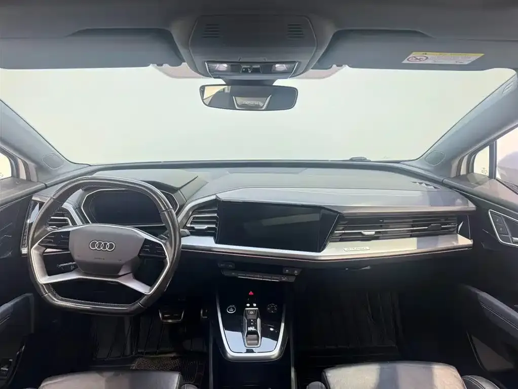Audi Q4 e-tron — фото 2
