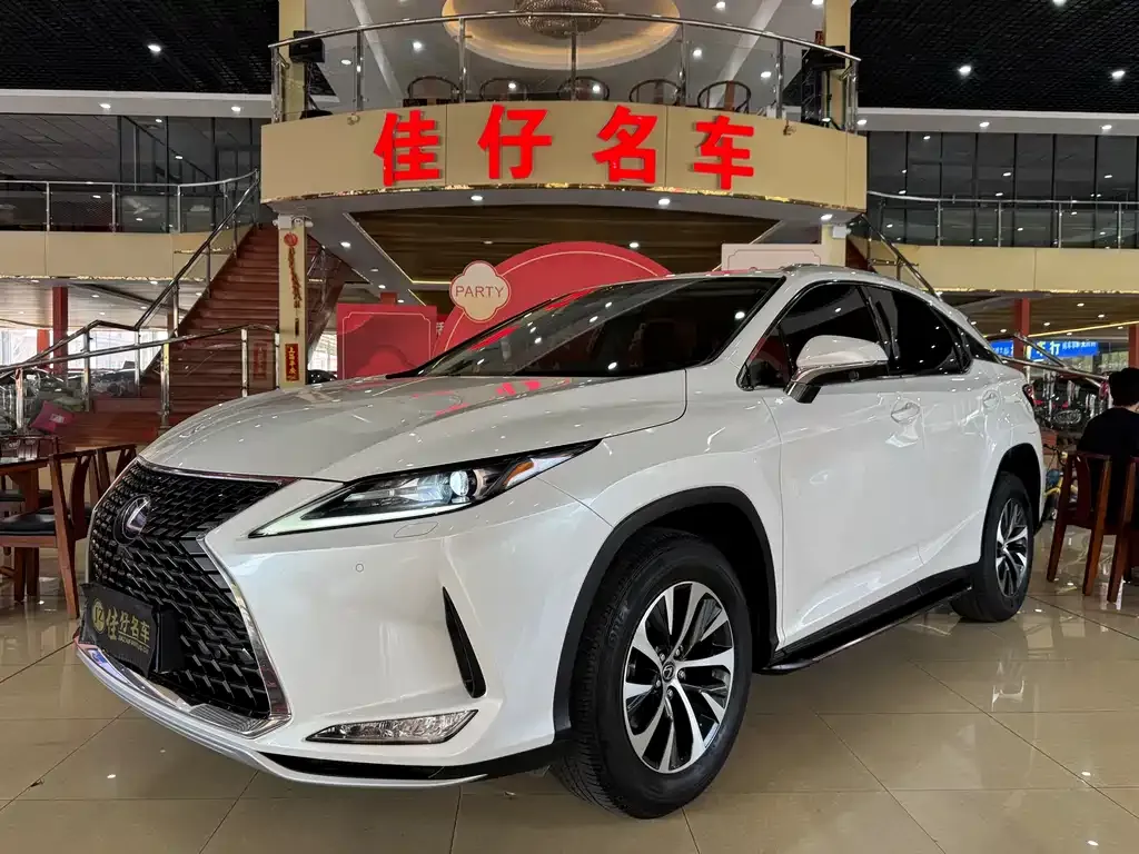 Lexus RX — фото 1