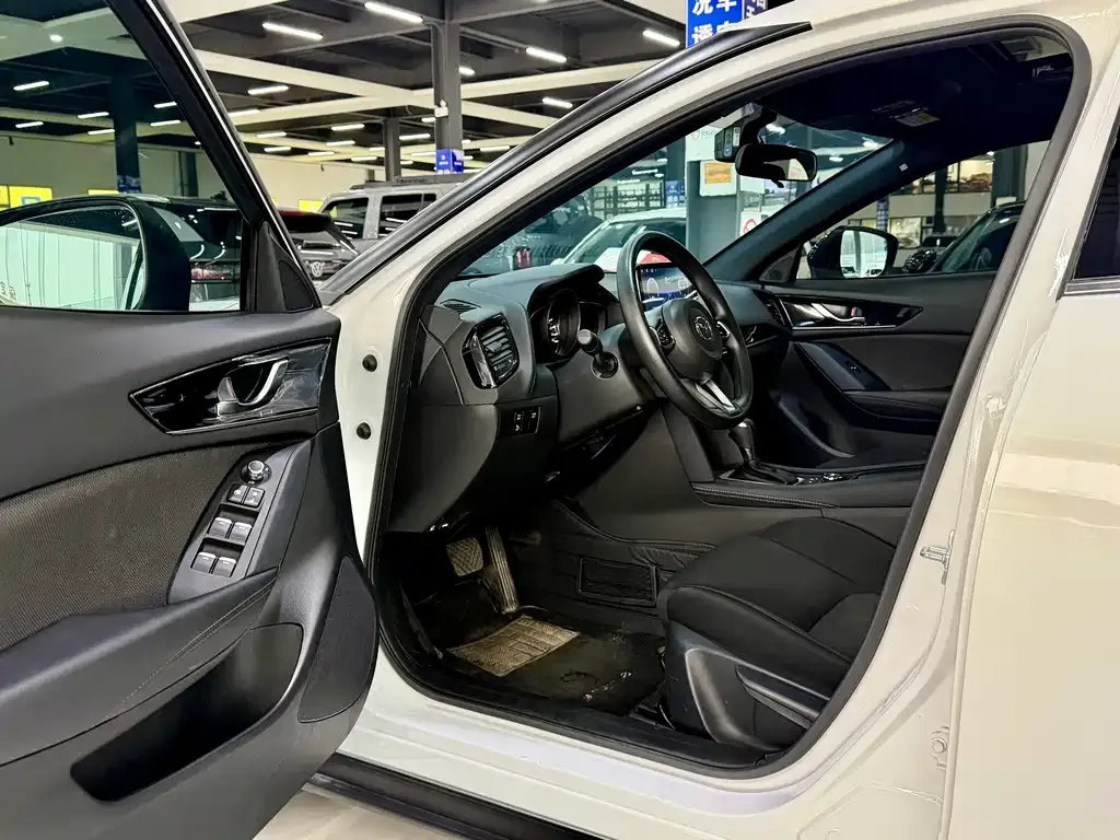Mazda CX-4 2023 из CN, фото 4