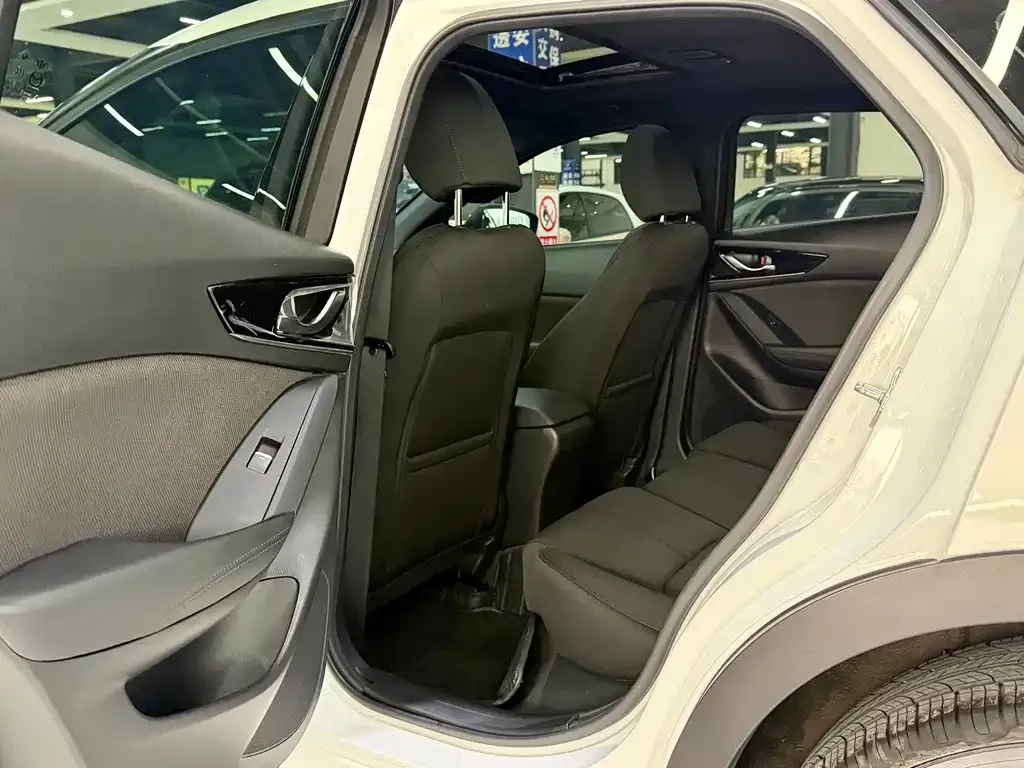 Mazda CX-4 2023 из CN, фото 9