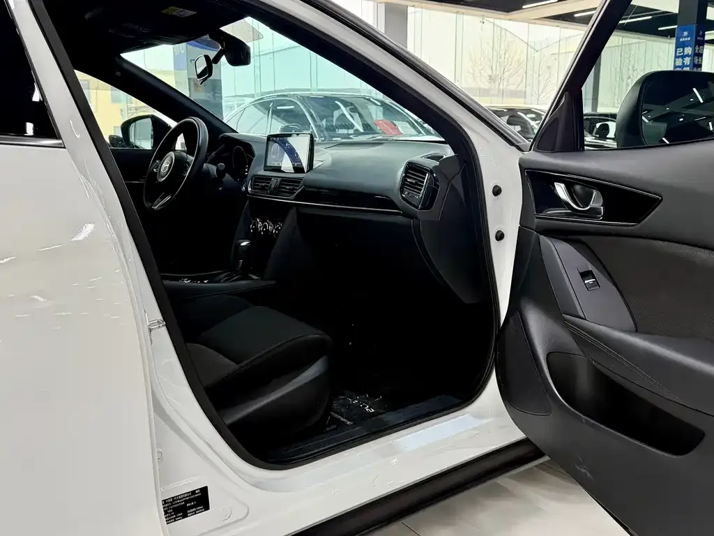 Mazda CX-4 2023 из CN, фото 5