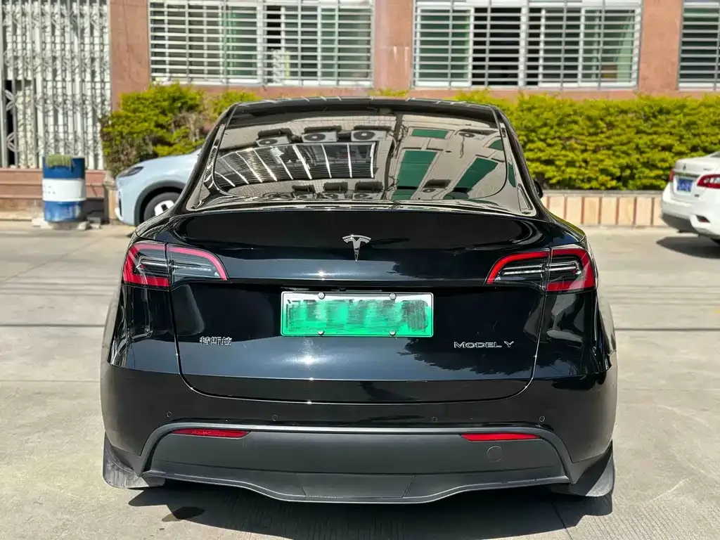 Tesla Model Y — фото 5