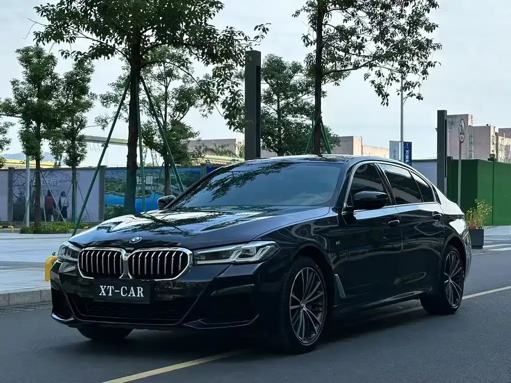 BMW 5 Series — фото 1