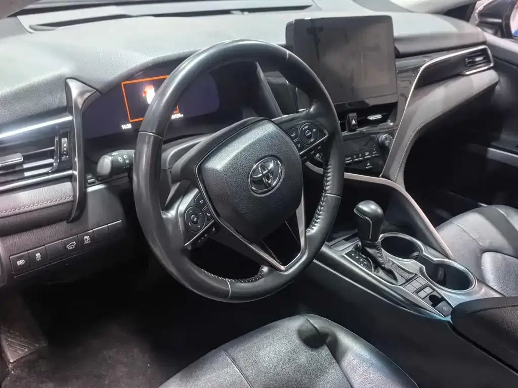 Toyota Camry 2023 из CN, фото 2