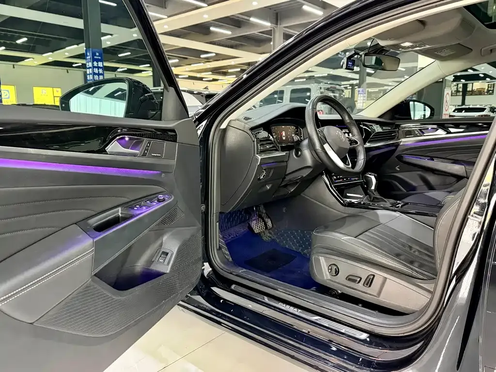 Volkswagen Passat 2023 из CN, фото 7