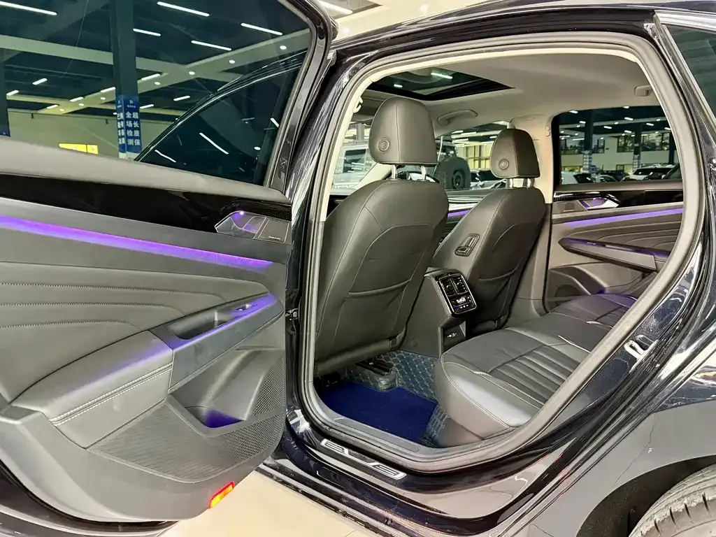 Volkswagen Passat 2023 из CN, фото 5