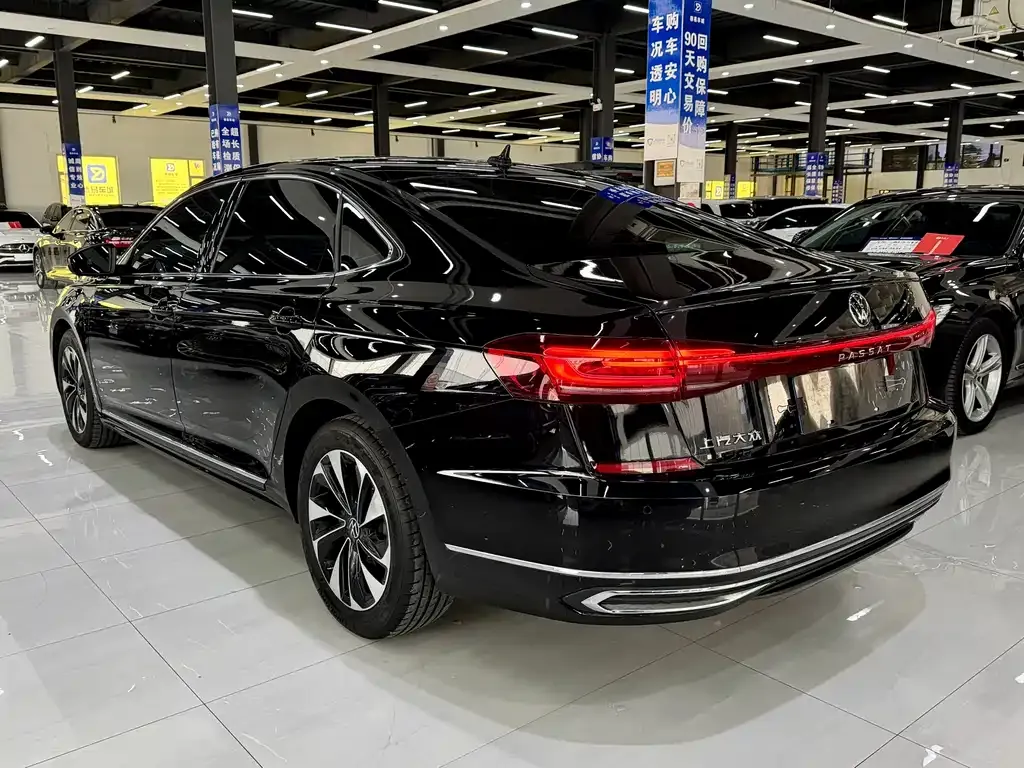 Volkswagen Passat 2023 из CN, фото 9