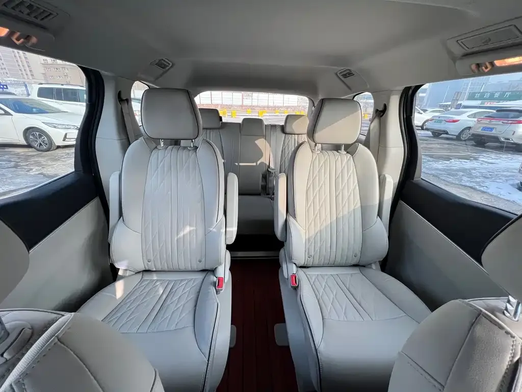 Buick GL8 2023 из CN, фото 2