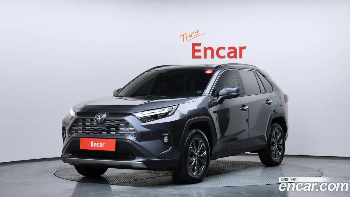 Toyota RAV4 — фото 1