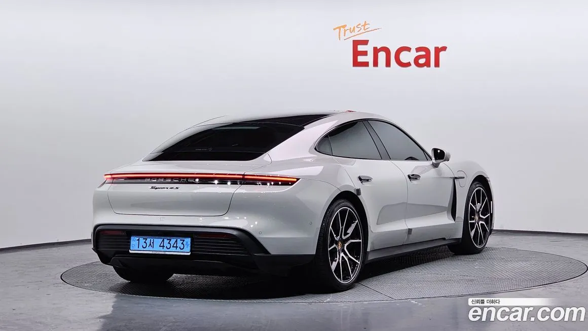 Porsche Taycan 2025 из KR, фото 4