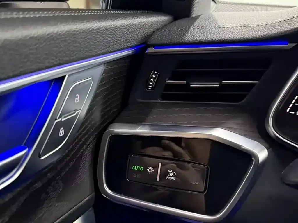 Audi A6L 2023 из CN, фото 3