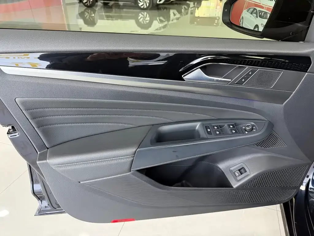 Volkswagen Passat 2023 из CN, фото 8