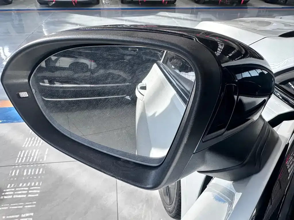 Volkswagen Golf 2025 из CN, фото 5