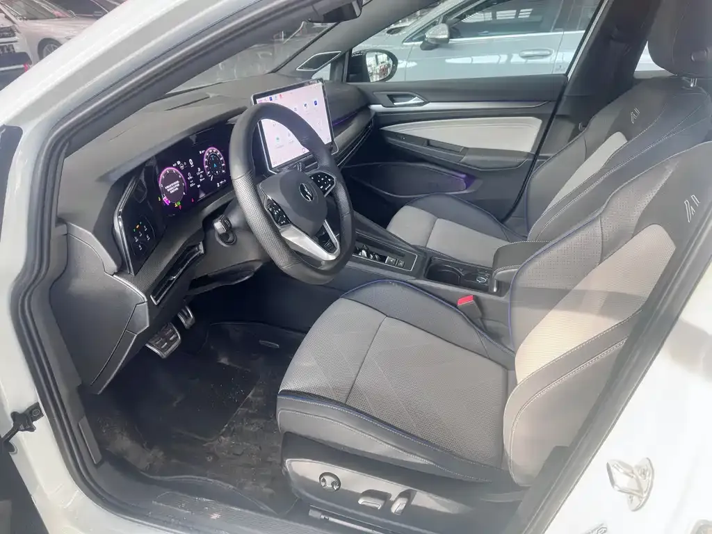 Volkswagen Golf 2025 из CN, фото 6