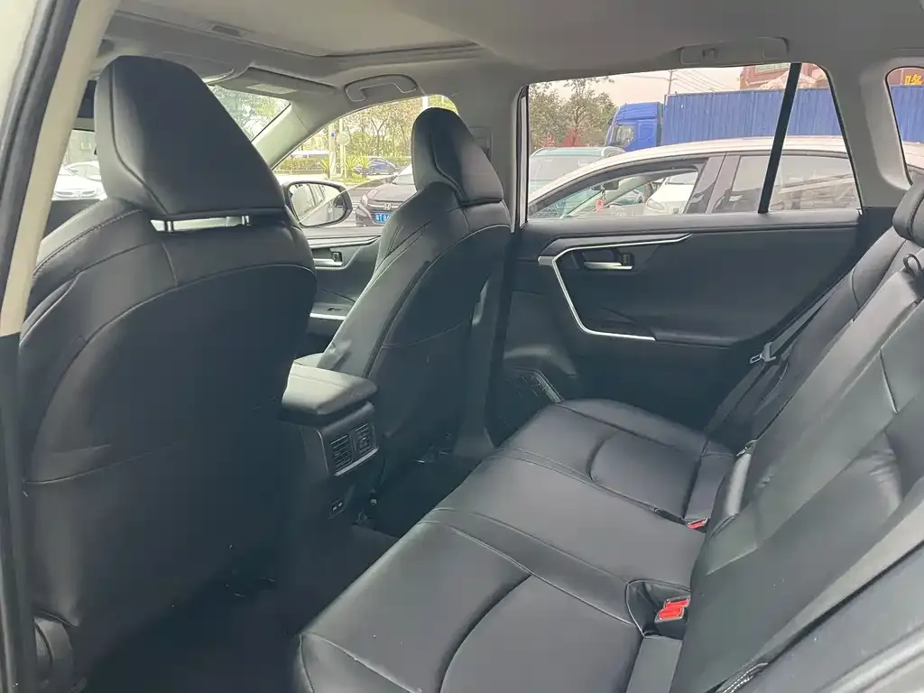 Toyota Wildlander 2023 из CN, фото 2