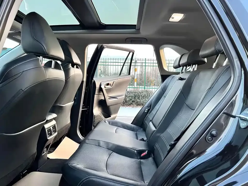 Toyota Wildlander 2023 из CN, фото 2