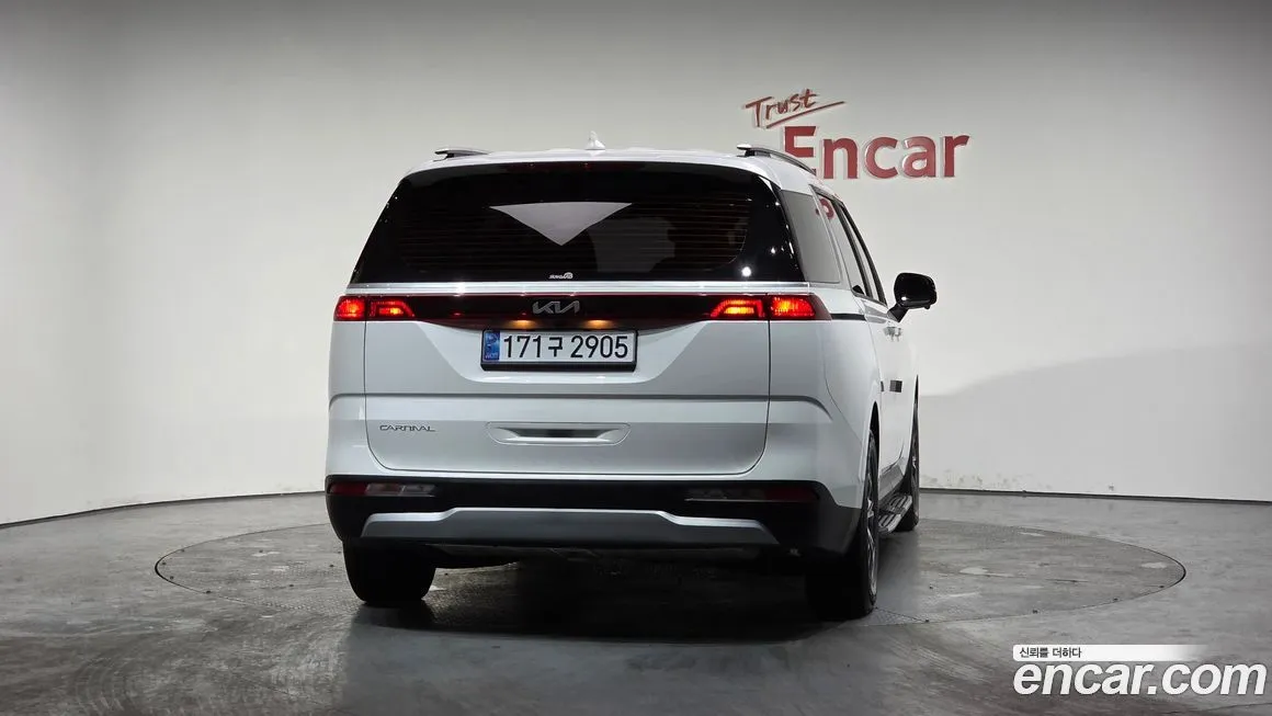 Kia Carnival — фото 10
