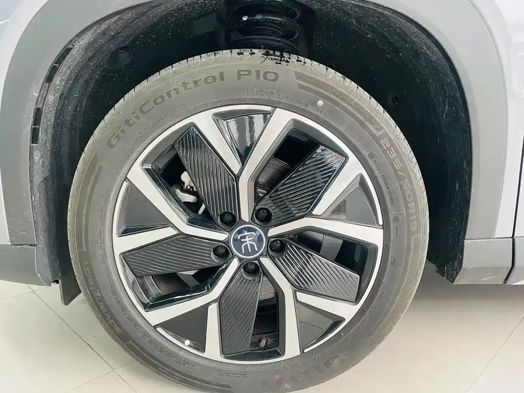 BYD L DM-i — фото 9