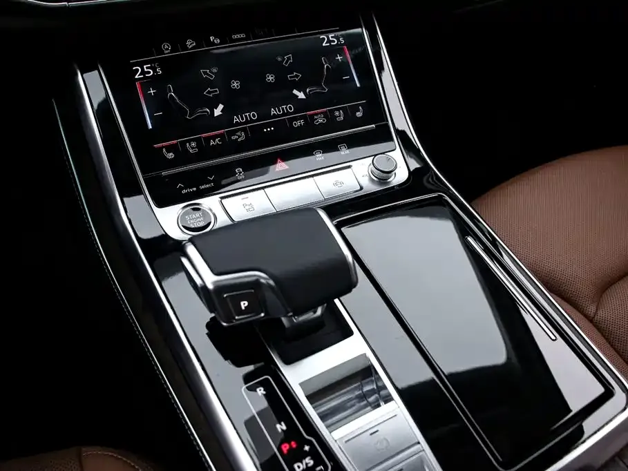 Audi Q7 — фото 10