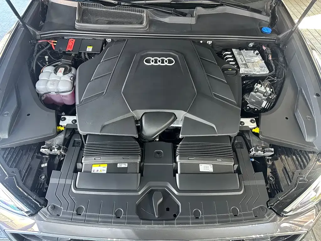 Audi Q8 2025 из CN, фото 8