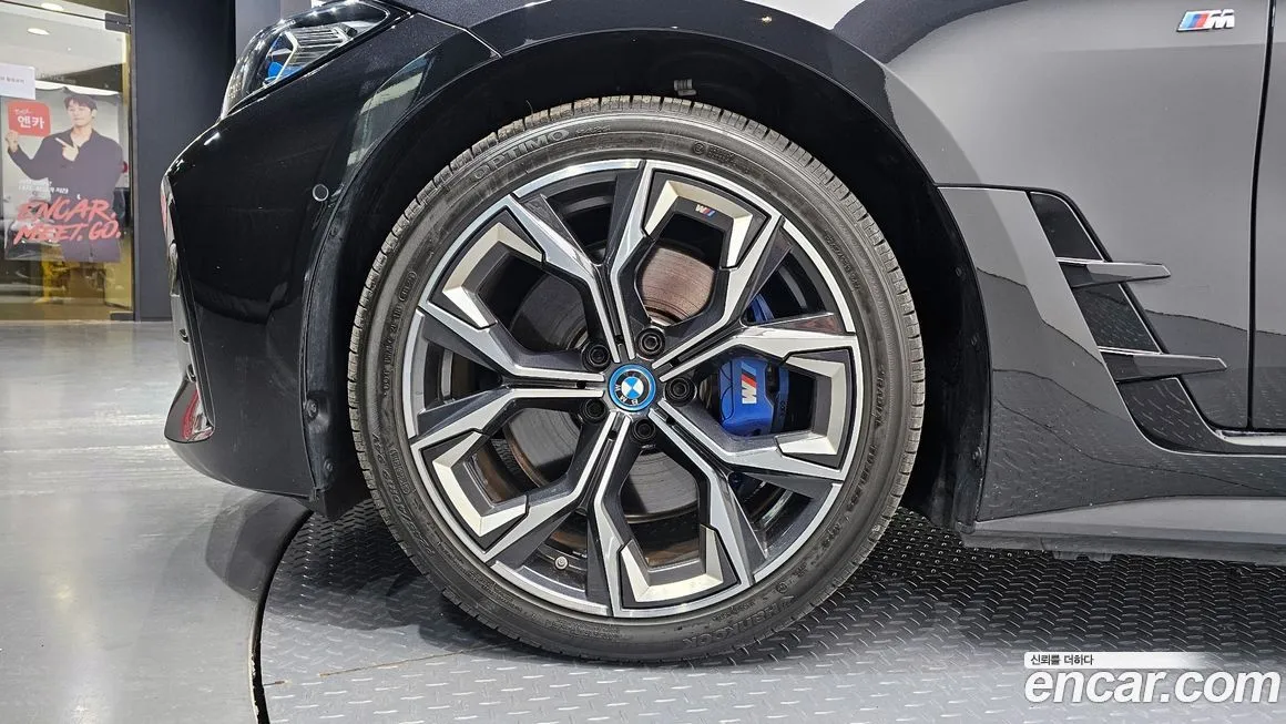 BMW i4 — фото 9