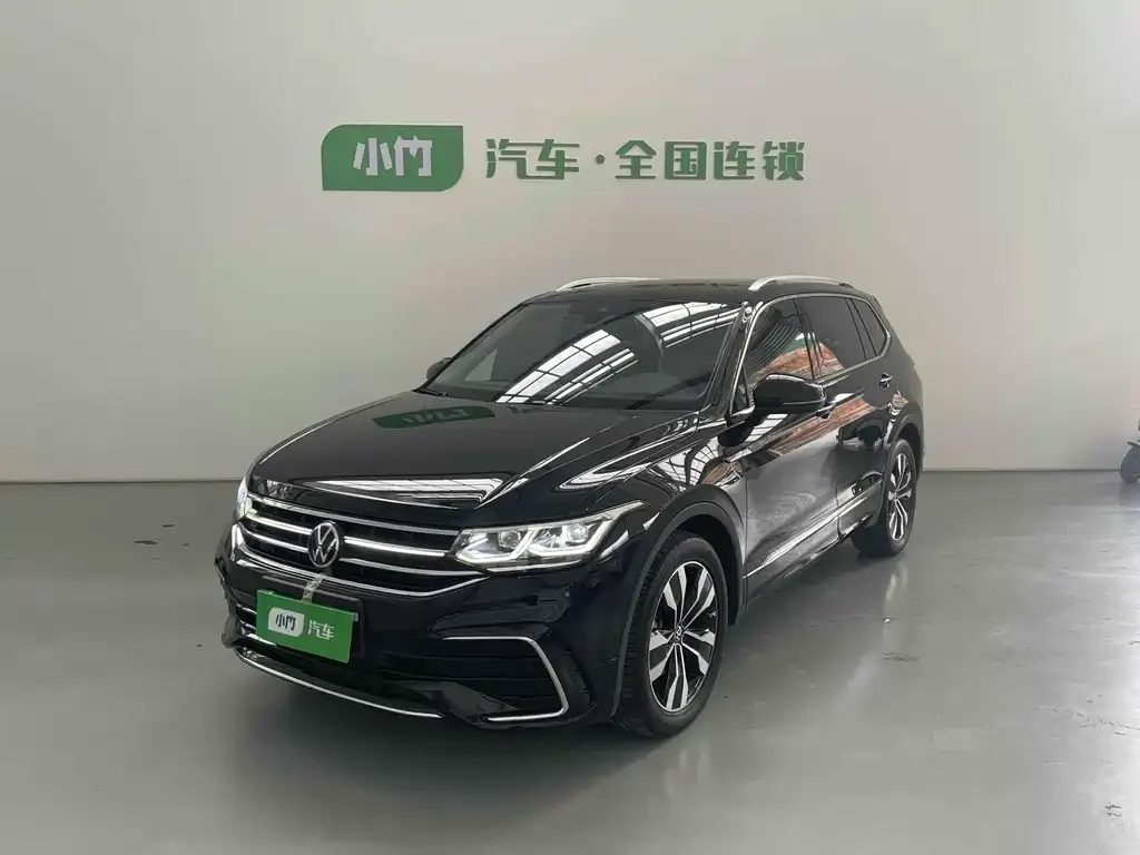 Volkswagen Tiguan L — фото 1