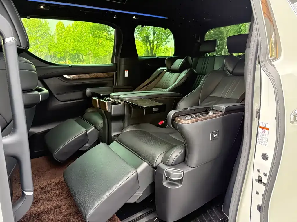 Toyota Alphard 2021 из CN, фото 9