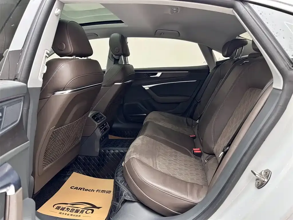 Audi A7L 2024 из CN, фото 4