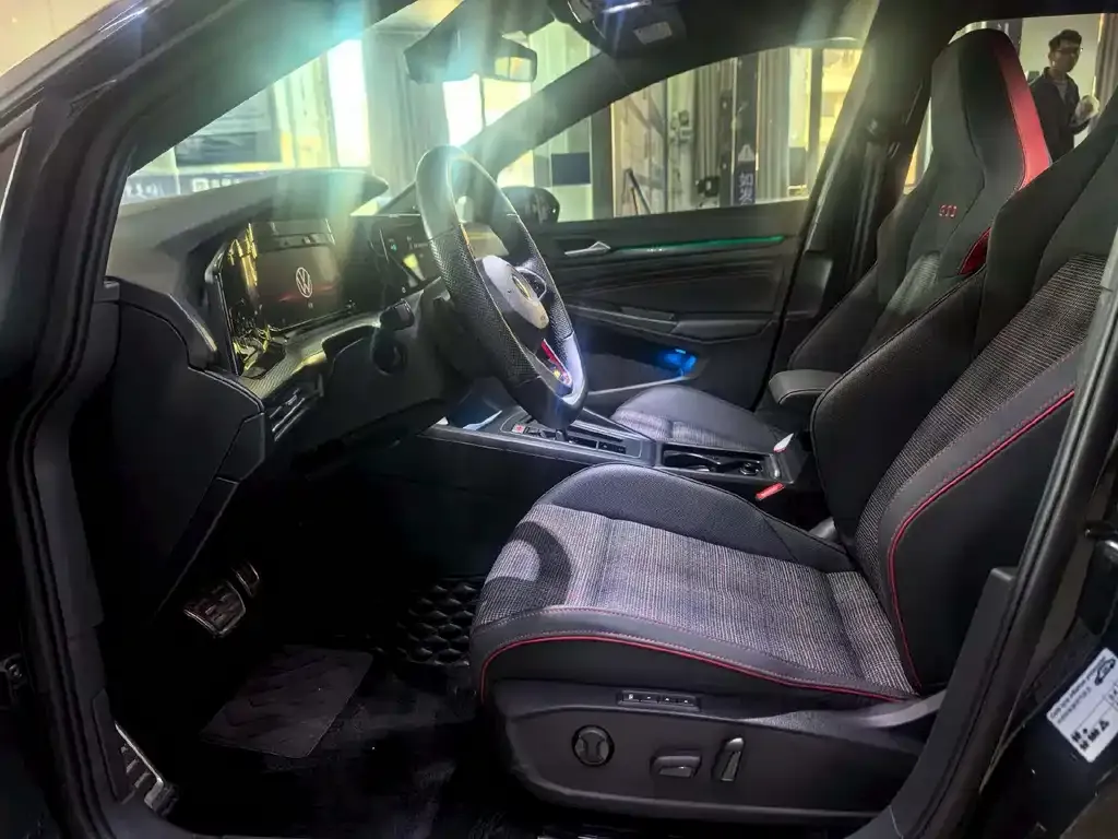 Volkswagen Golf GTI 2023 из CN, фото 7
