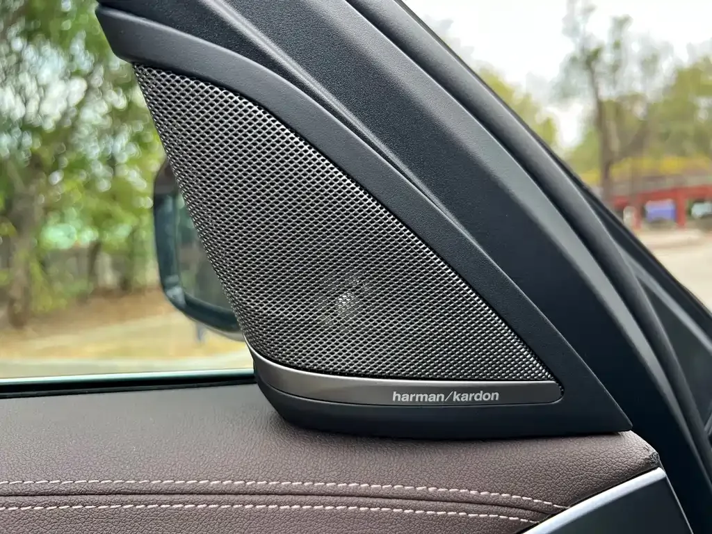 BMW 5 Series 2023 из CN, фото 9