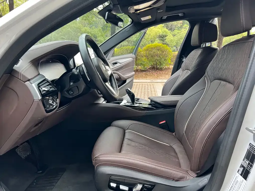 BMW 5 Series 2023 из CN, фото 5