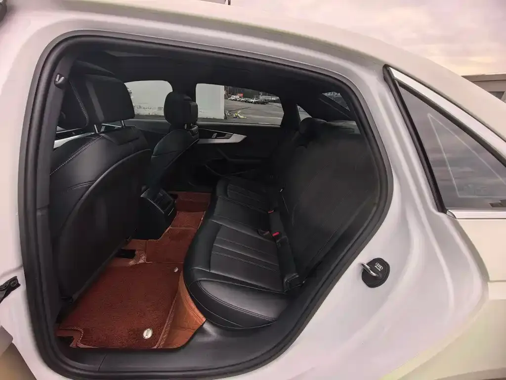 Audi A4L 2024 из CN, фото 2